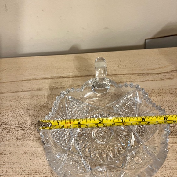 Clear crystal candy/trinket/candle holder with handle dish - Picture 8 of 8